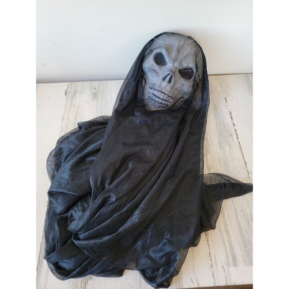 Large hanging skeleton face skull mask Halloween home decor prop - Picture 1 of 8